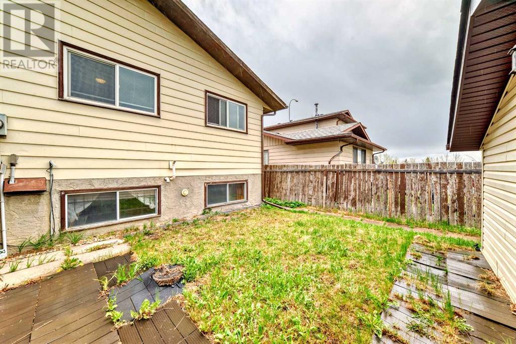 Single Family House Bi-level for Sale in  Berwick Drive NW Beddington Heights Calgary 