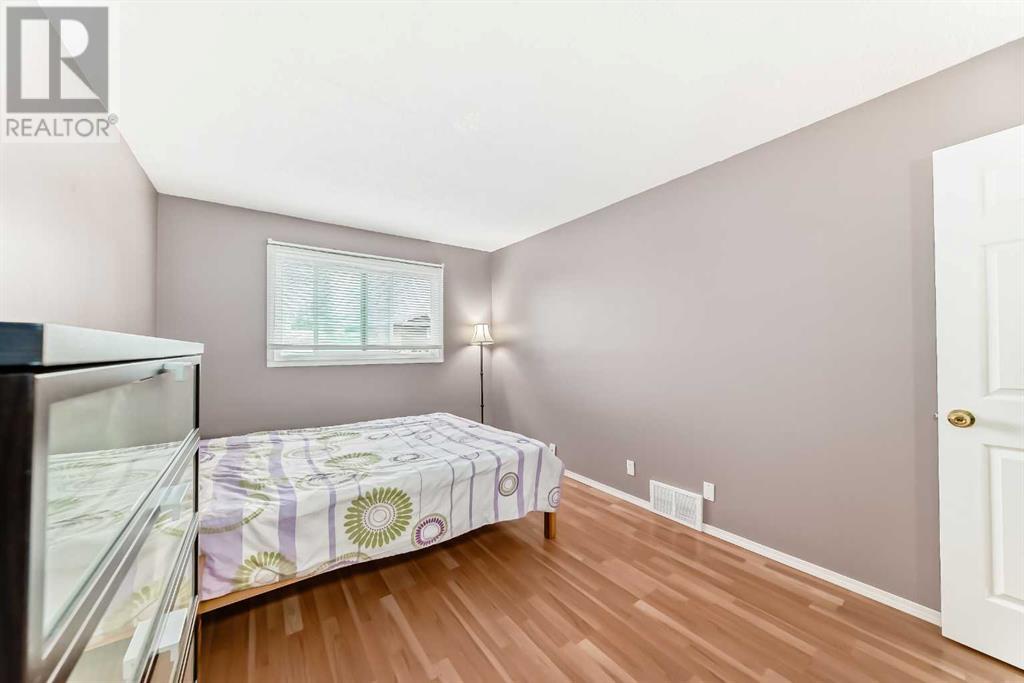 Single Family House Bi-level for Sale in  Berwick Drive NW Beddington Heights Calgary 