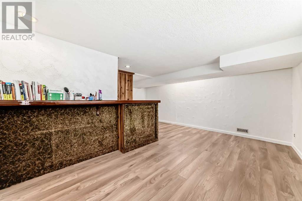 Single Family House Bi-level for Sale in  Berwick Drive NW Beddington Heights Calgary 