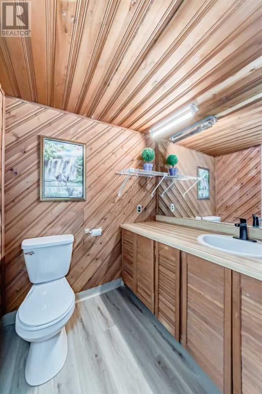 Single Family House Bi-level for Sale in  Berwick Drive NW Beddington Heights Calgary 