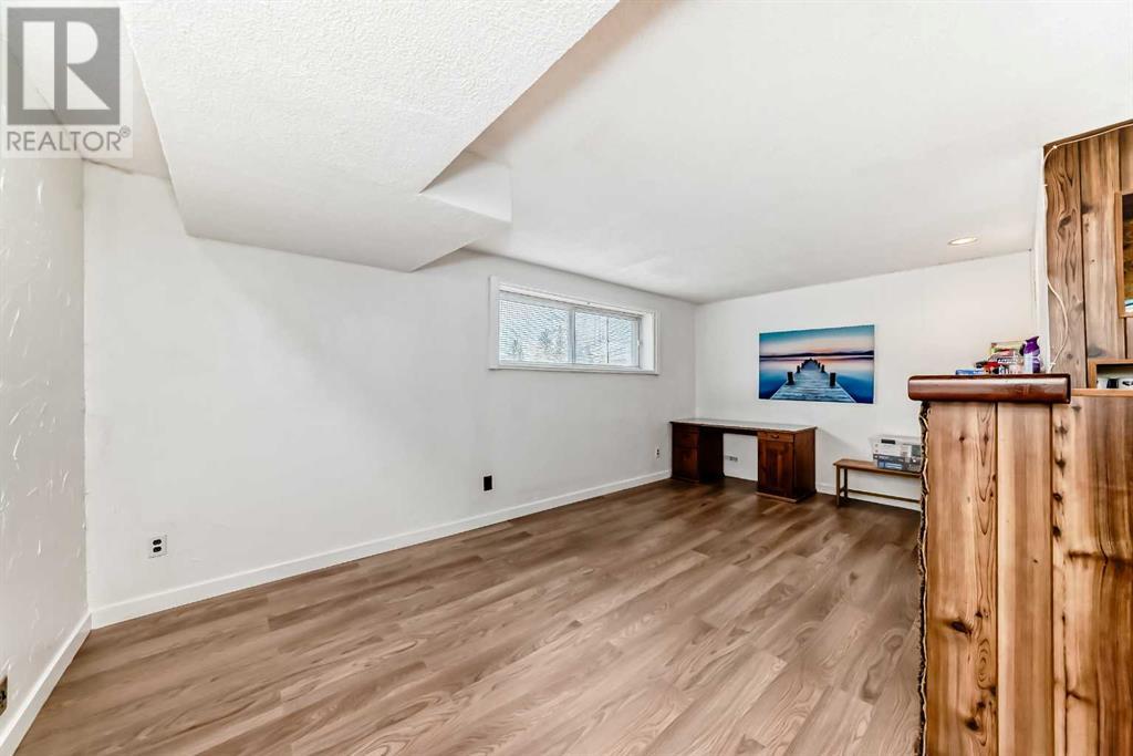 Single Family House Bi-level for Sale in  Berwick Drive NW Beddington Heights Calgary 