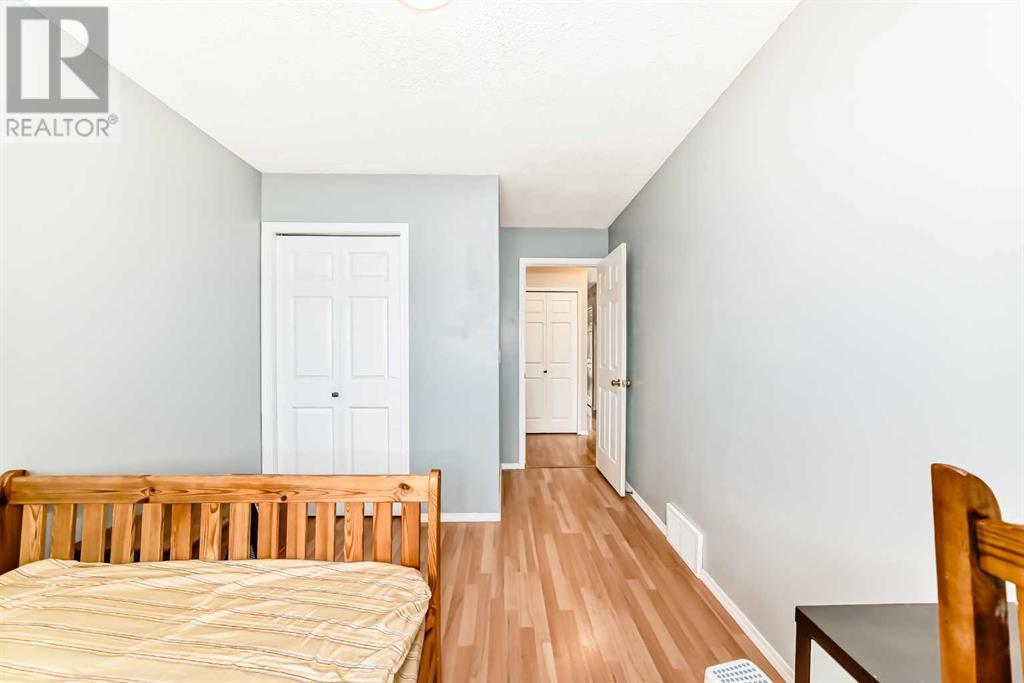 Single Family House Bi-level for Sale in  Berwick Drive NW Beddington Heights Calgary 