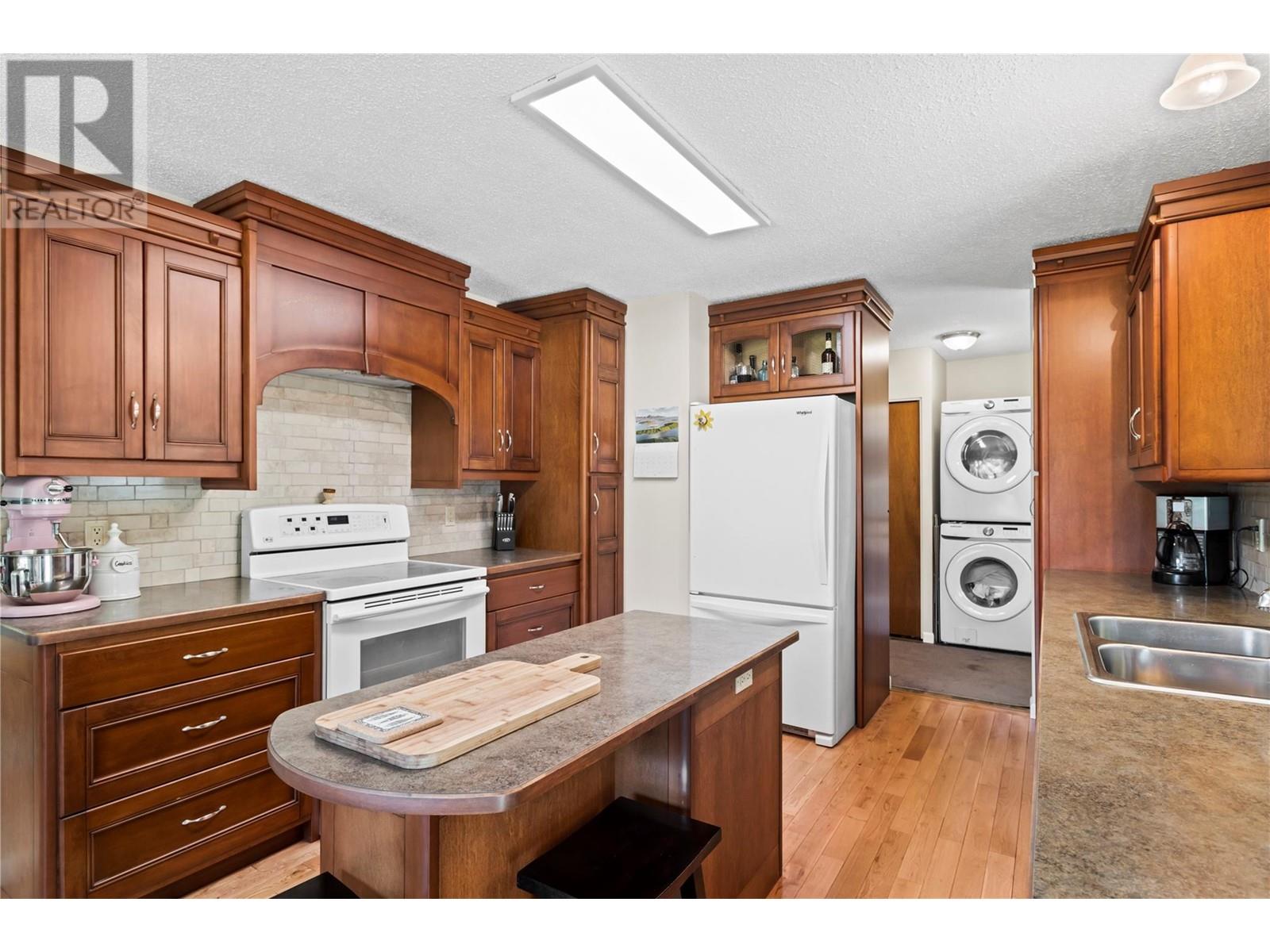  2864 Leisure Place, Blind Bay