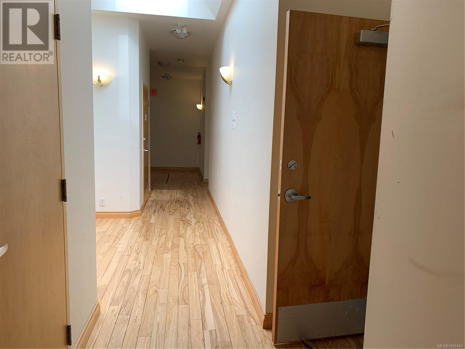 Photo 10 of 489 Wallace St, Nanaimo BC