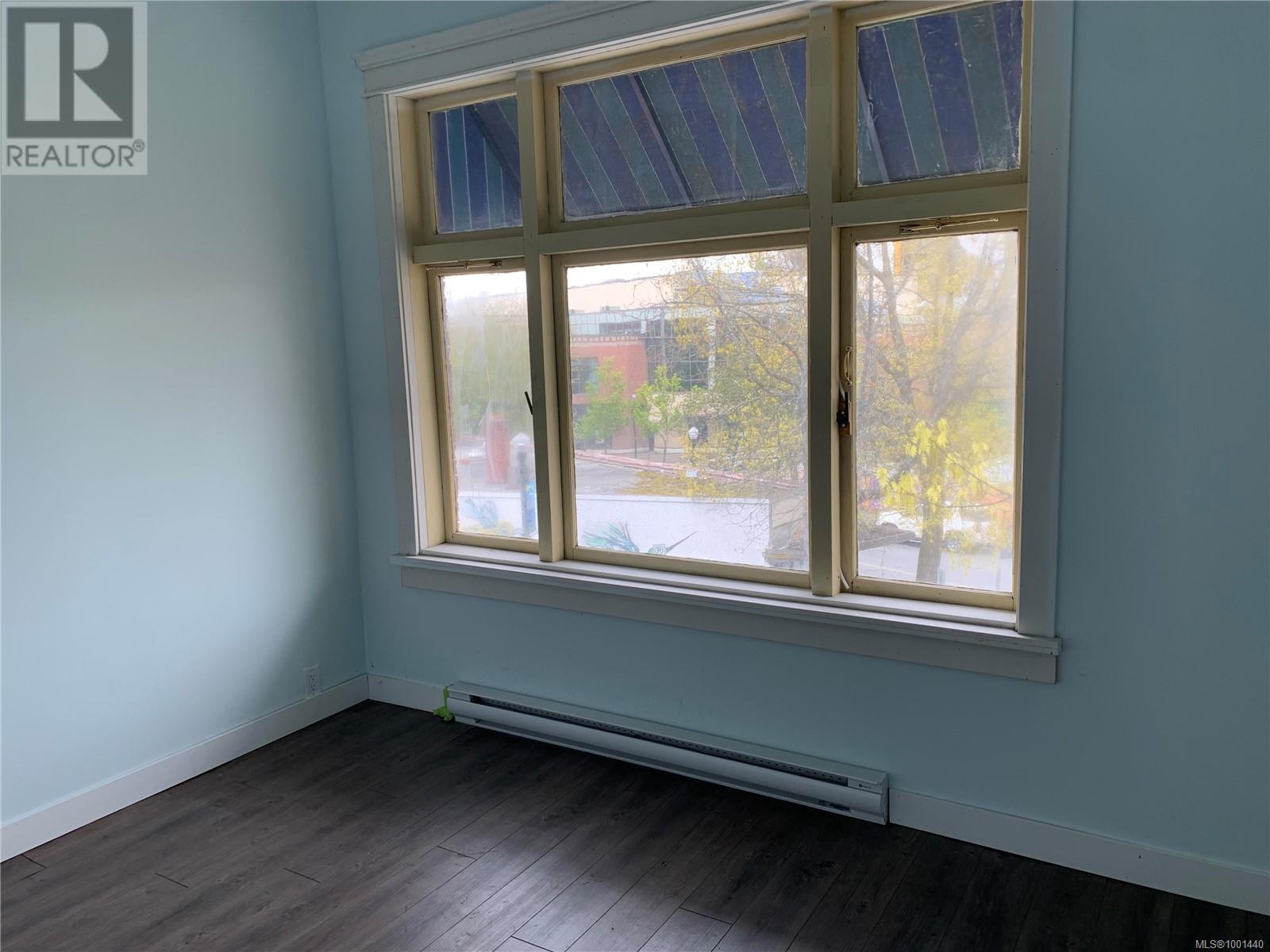 Photo 11 of 489 Wallace St, Nanaimo BC
