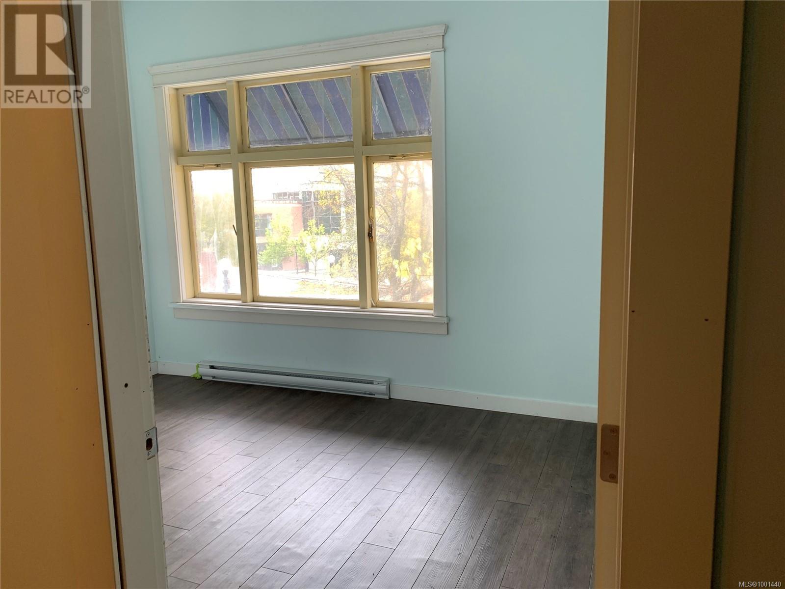 Photo 12 of 489 Wallace St, Nanaimo BC