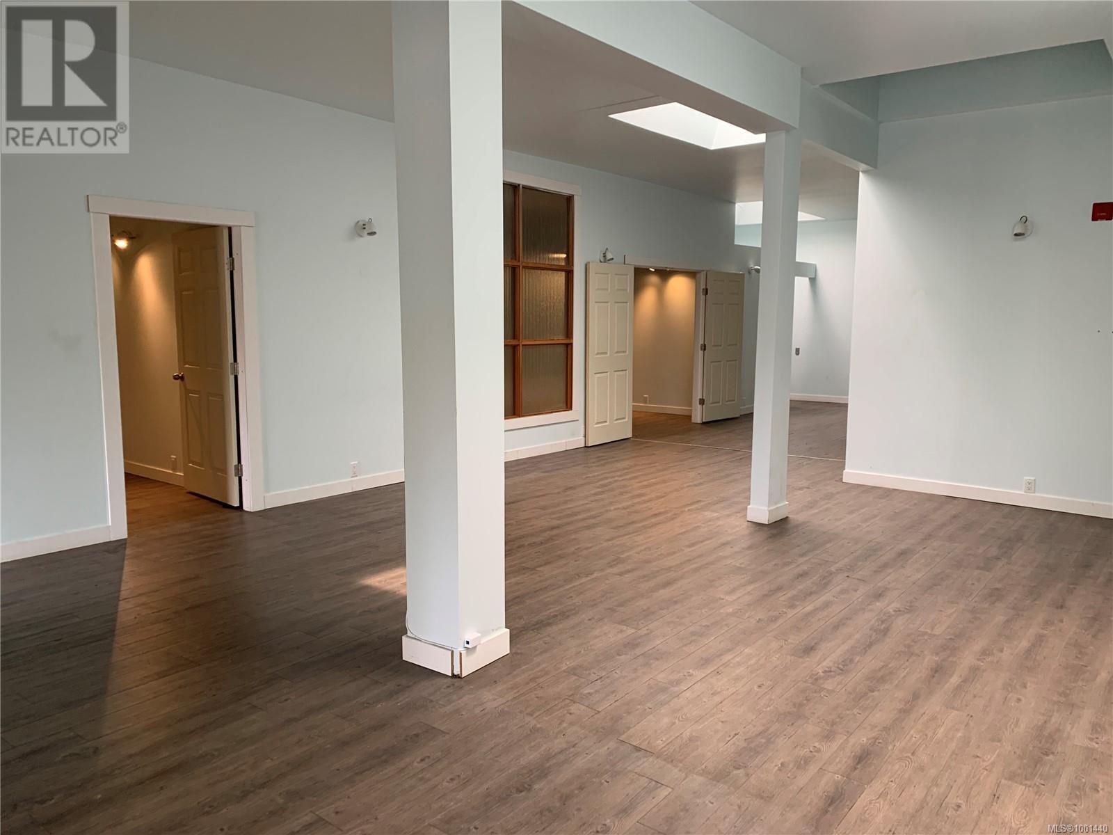 Photo 2 of 489 Wallace St, Nanaimo BC