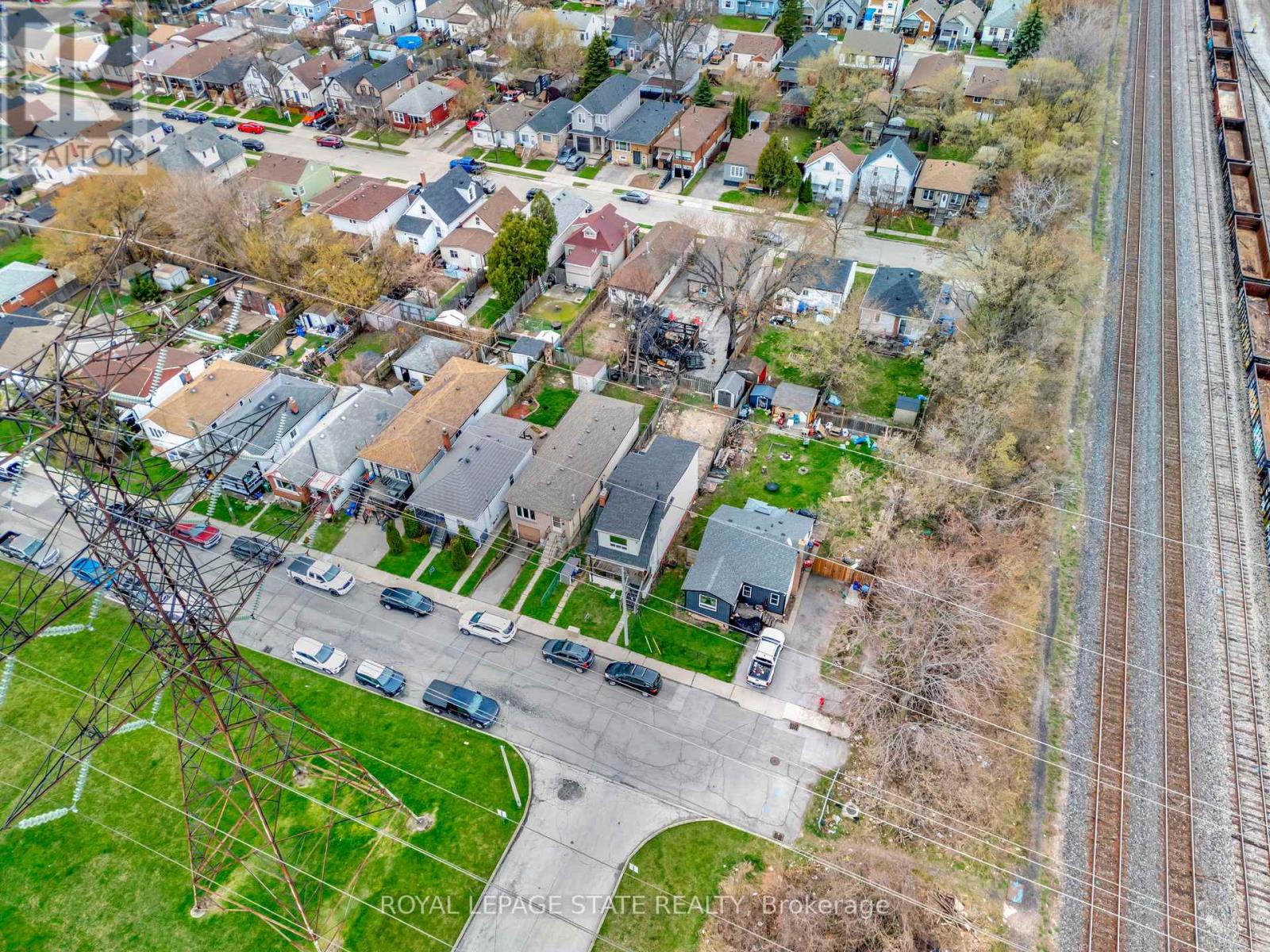 Photo 2 of 401 Strathearne Avenue, Hamilton ON