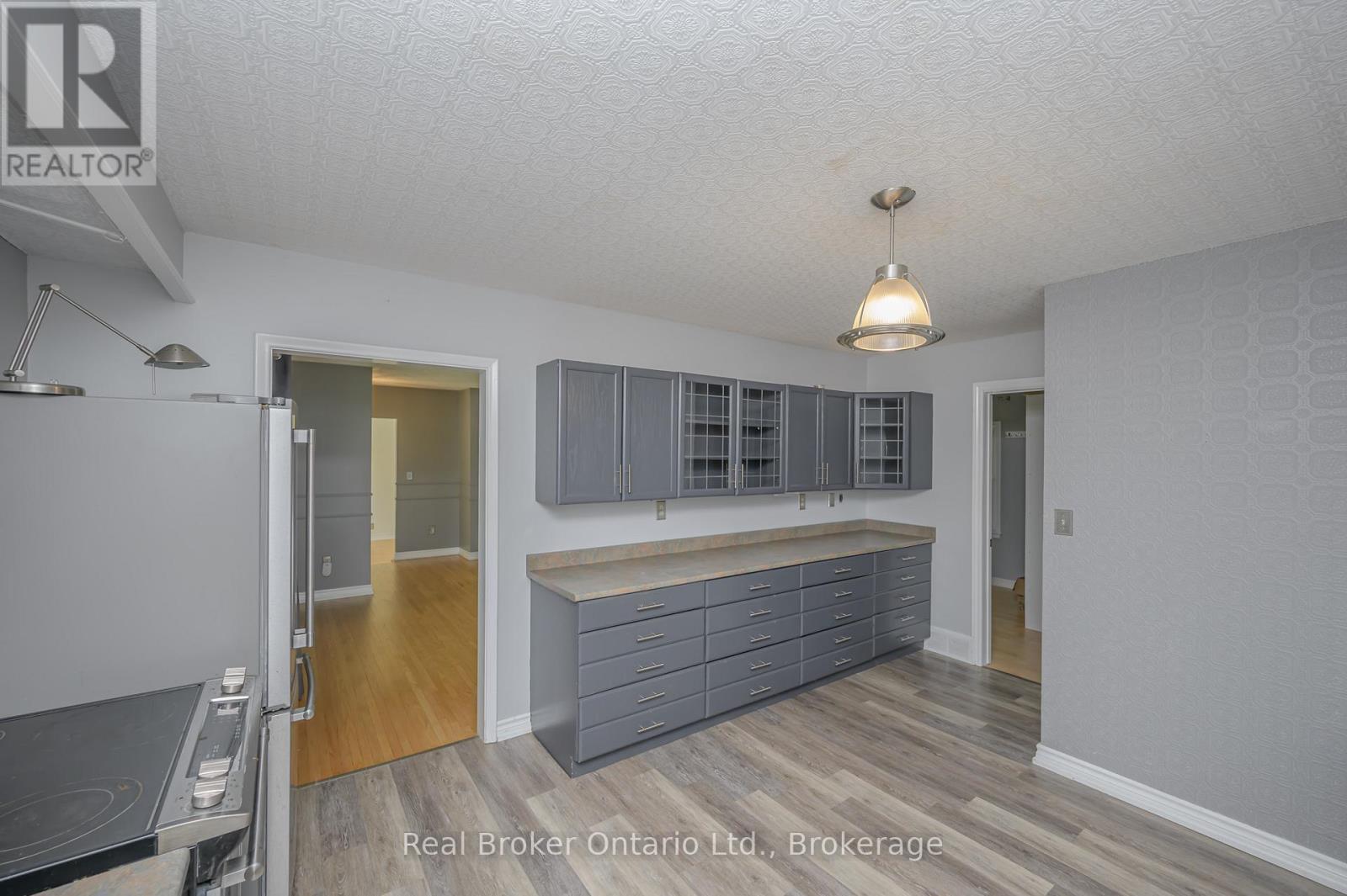 Photo 13 of 374 Spruce Street, Oakville ON