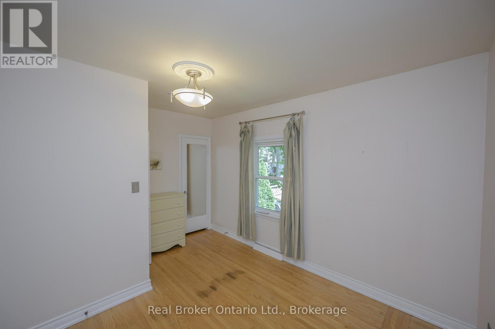 Photo 16 of 374 Spruce Street, Oakville ON