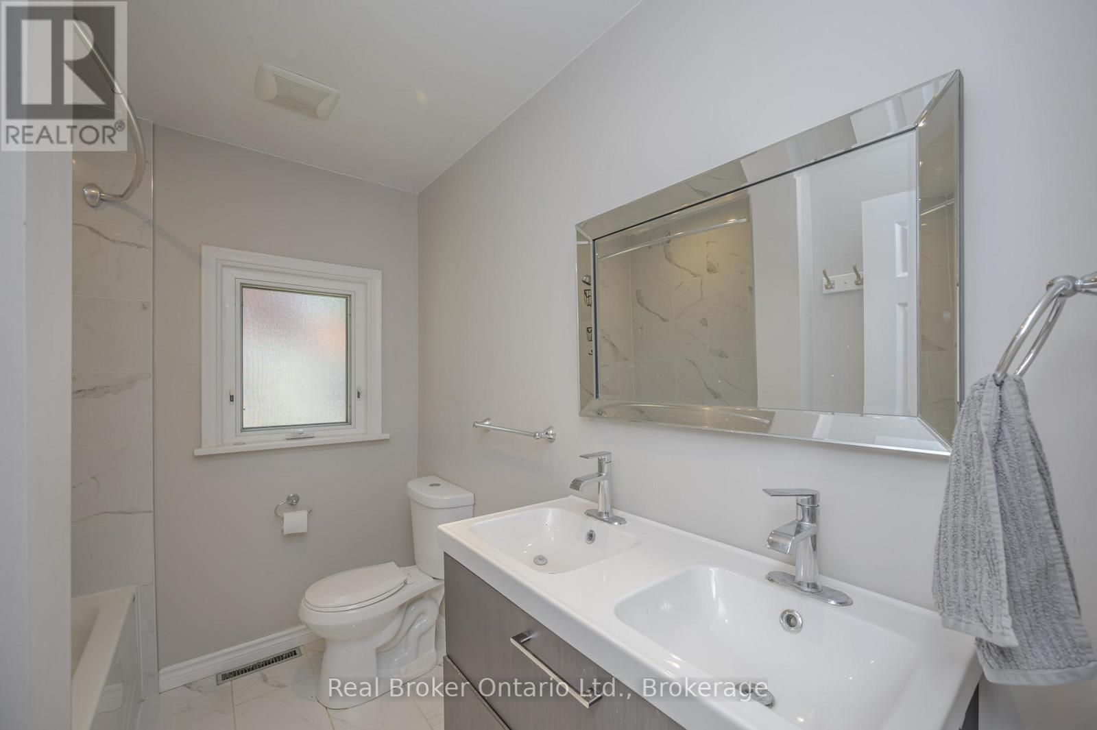 Photo 17 of 374 Spruce Street, Oakville ON
