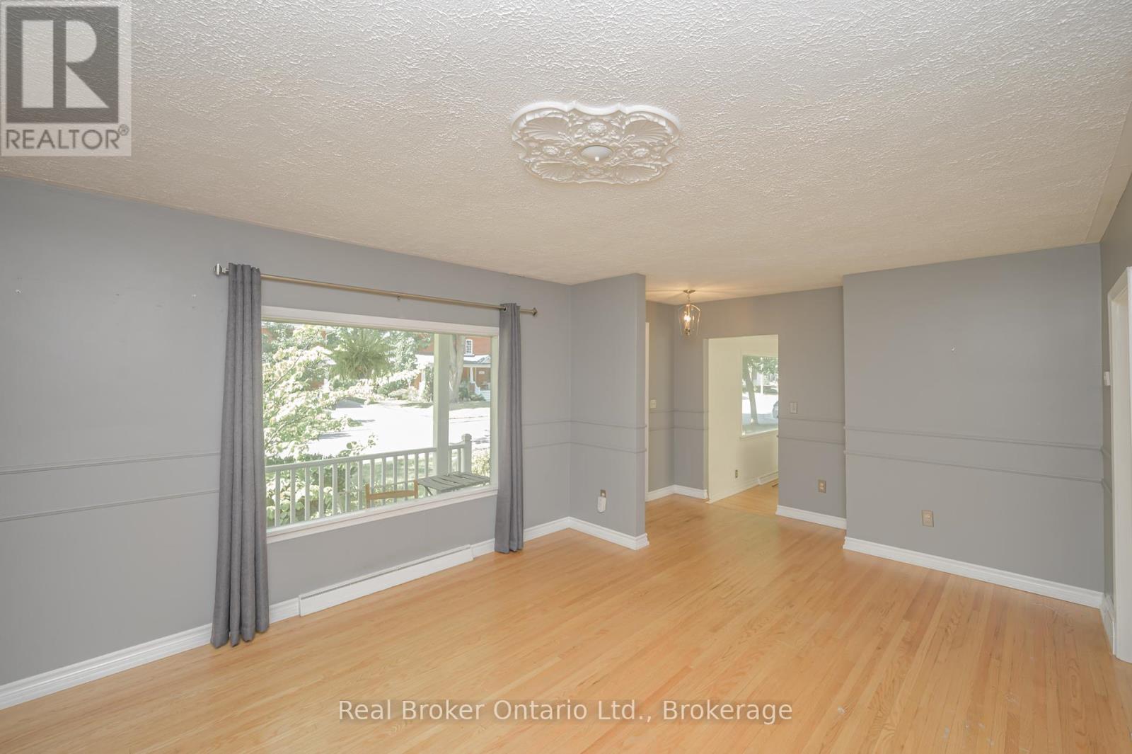 Photo 20 of 374 Spruce Street, Oakville ON