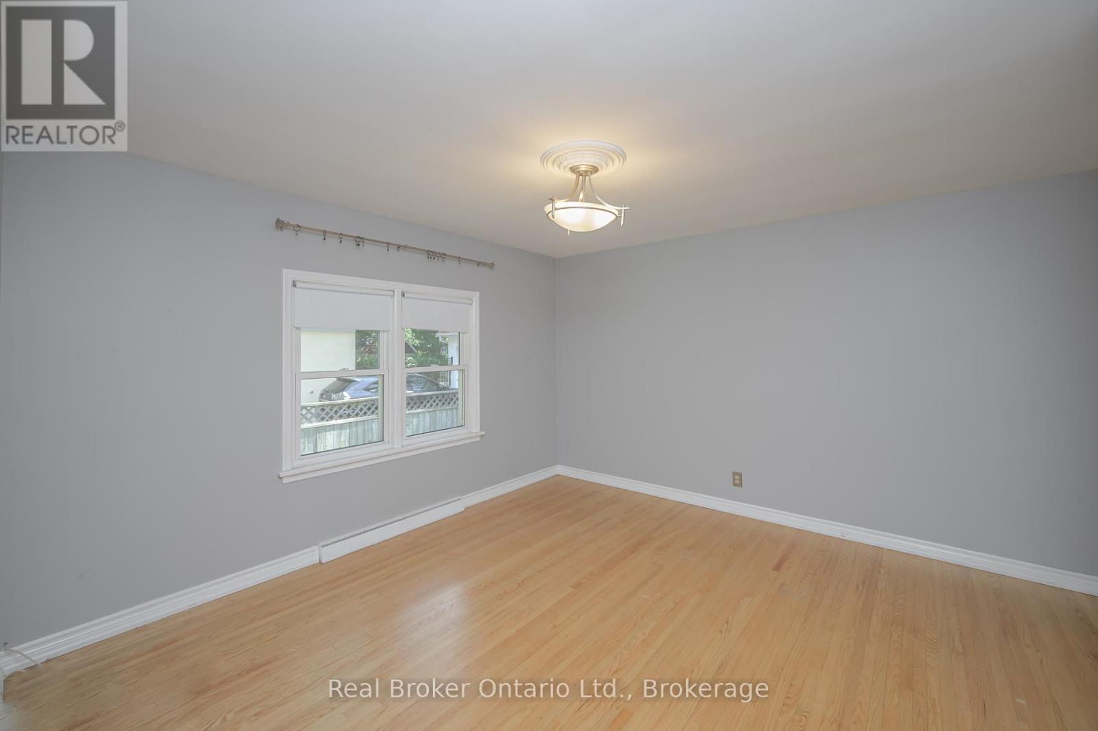 Photo 23 of 374 Spruce Street, Oakville ON