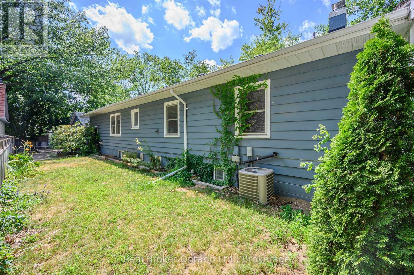 Photo 32 of 374 Spruce Street, Oakville ON