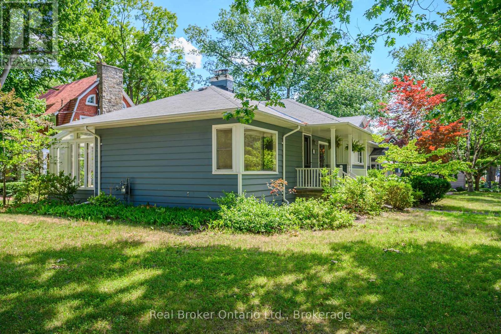 Photo 6 of 374 Spruce Street, Oakville ON