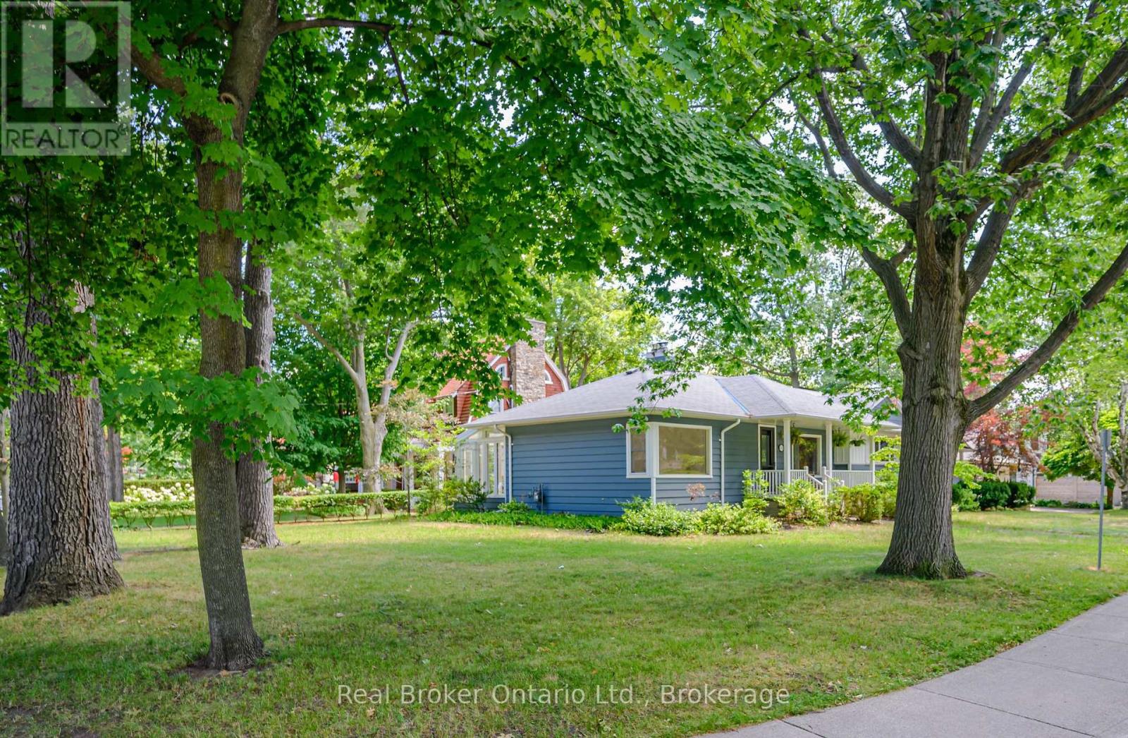 Photo 7 of 374 Spruce Street, Oakville ON
