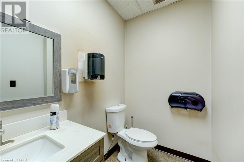 Photo 14 of 10 Spalding Drive, Brantford ON