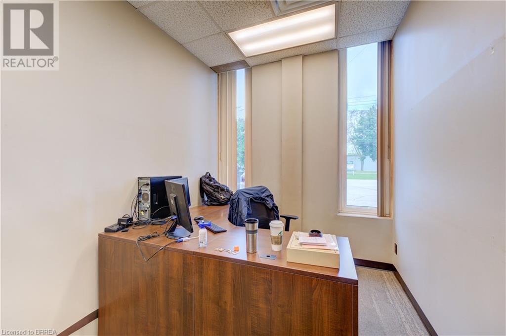 Photo 11 of 10 Spalding Drive, Brantford ON