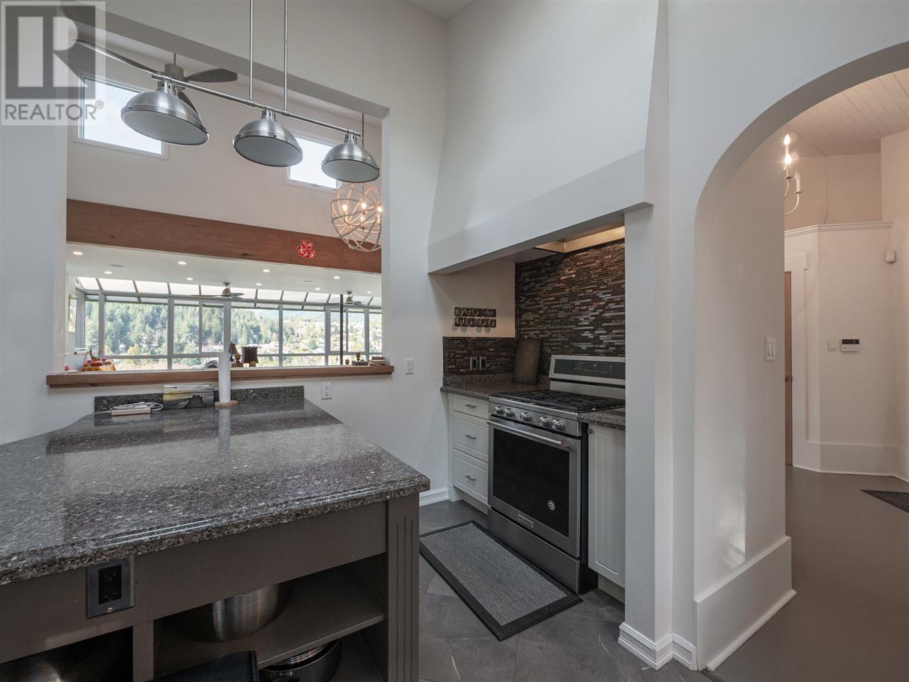 313 SKYLINE DRIVE, Gibsons