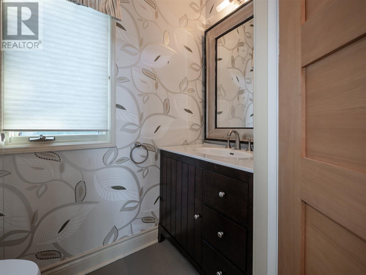 313 SKYLINE DRIVE, Gibsons