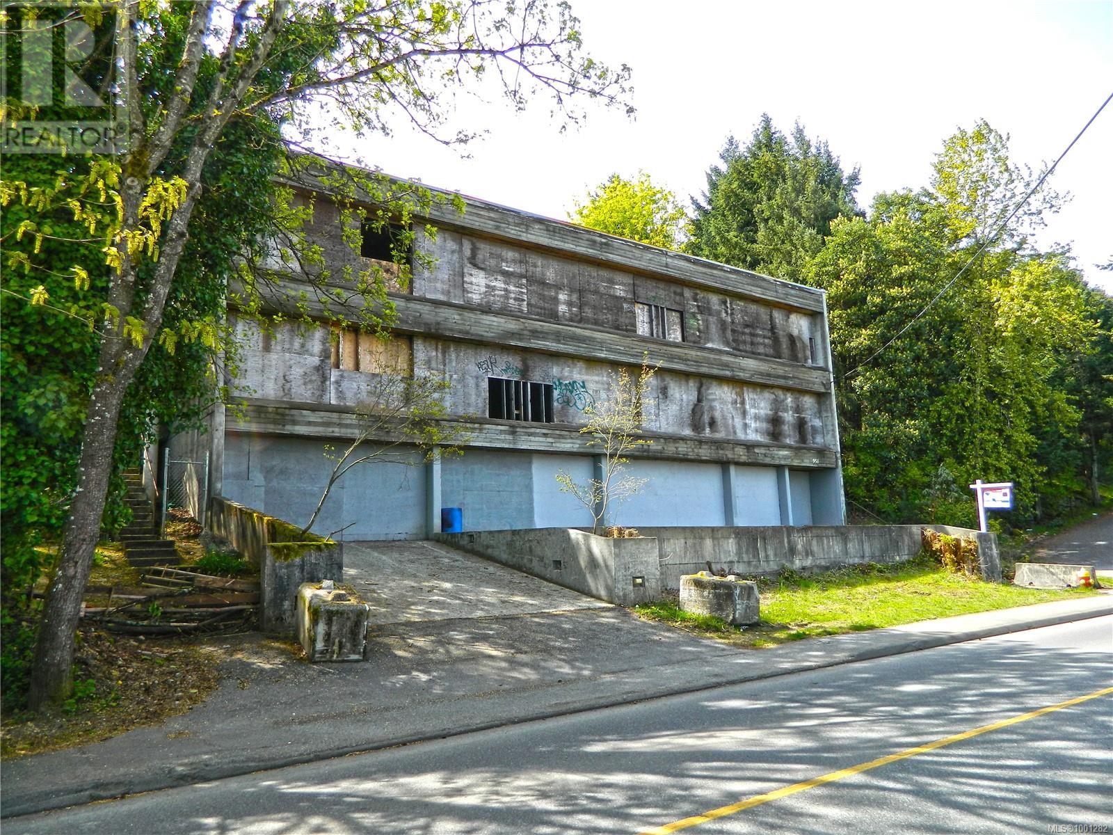 Photo 3 of 951 Haliburton St, Nanaimo BC