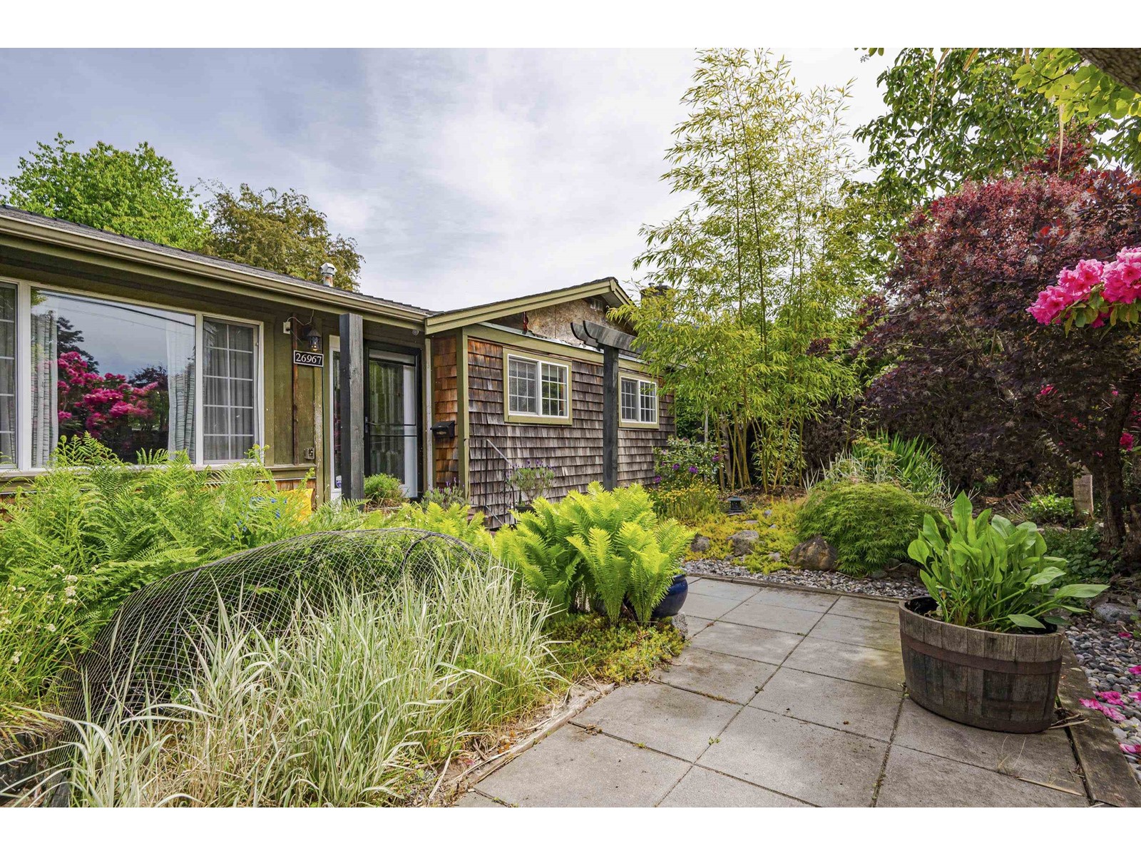 Photo 2 of 26967 28 Avenue, Langley BC