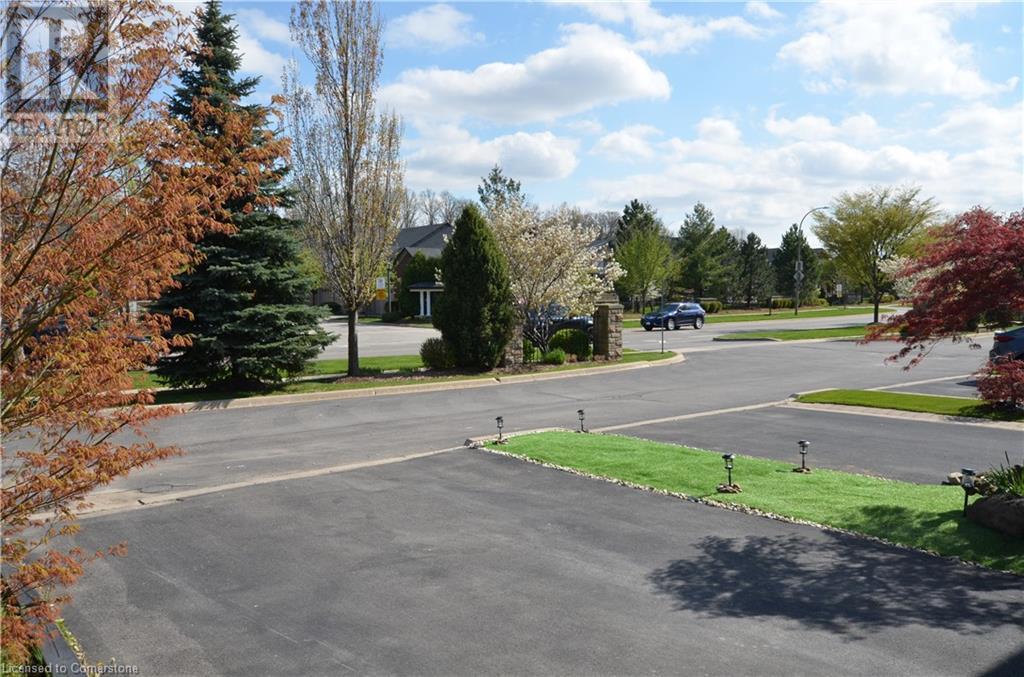 Photo 4 of 524 Stonehenge Drive, Ancaster ON