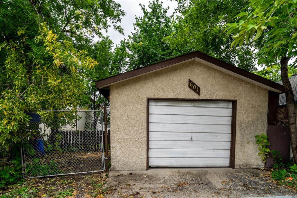 Photo 2 of 601 Alverstone Street, Winnipeg MB