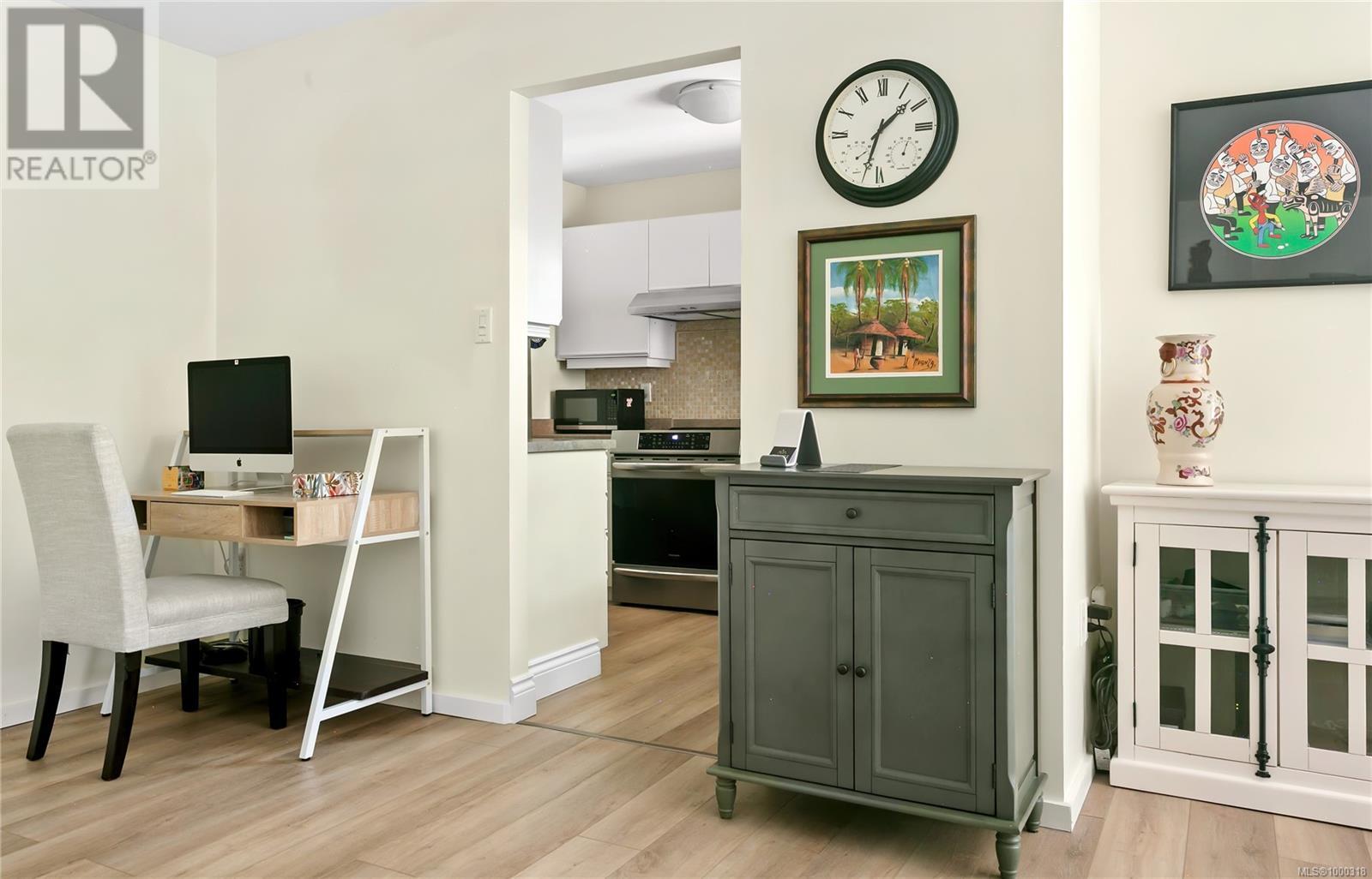 103 2323 Hamiota Street, Oak Bay