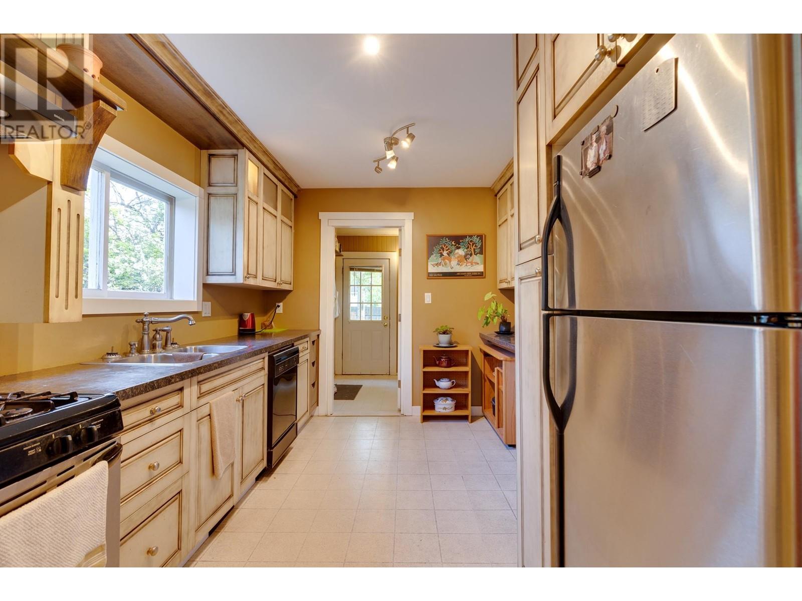Photo 10 of 1684 5th Avenue, Prince George BC