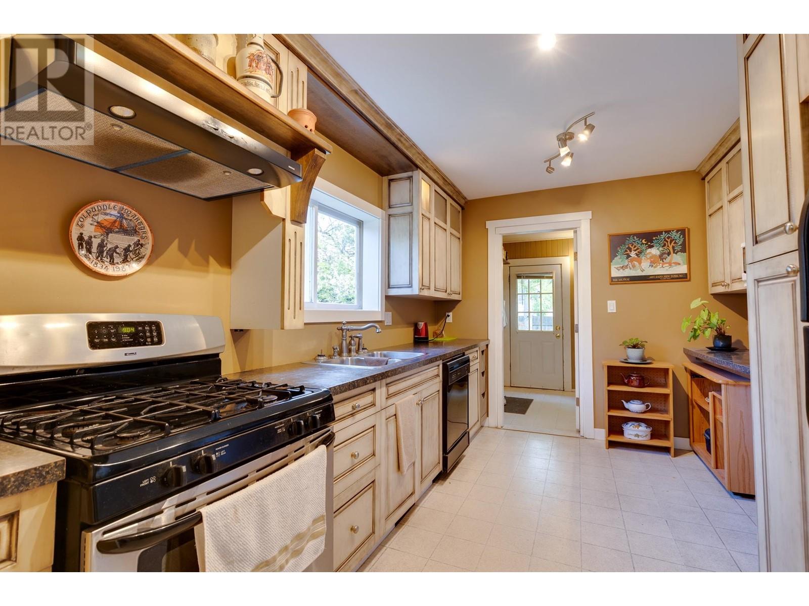 Photo 11 of 1684 5th Avenue, Prince George BC
