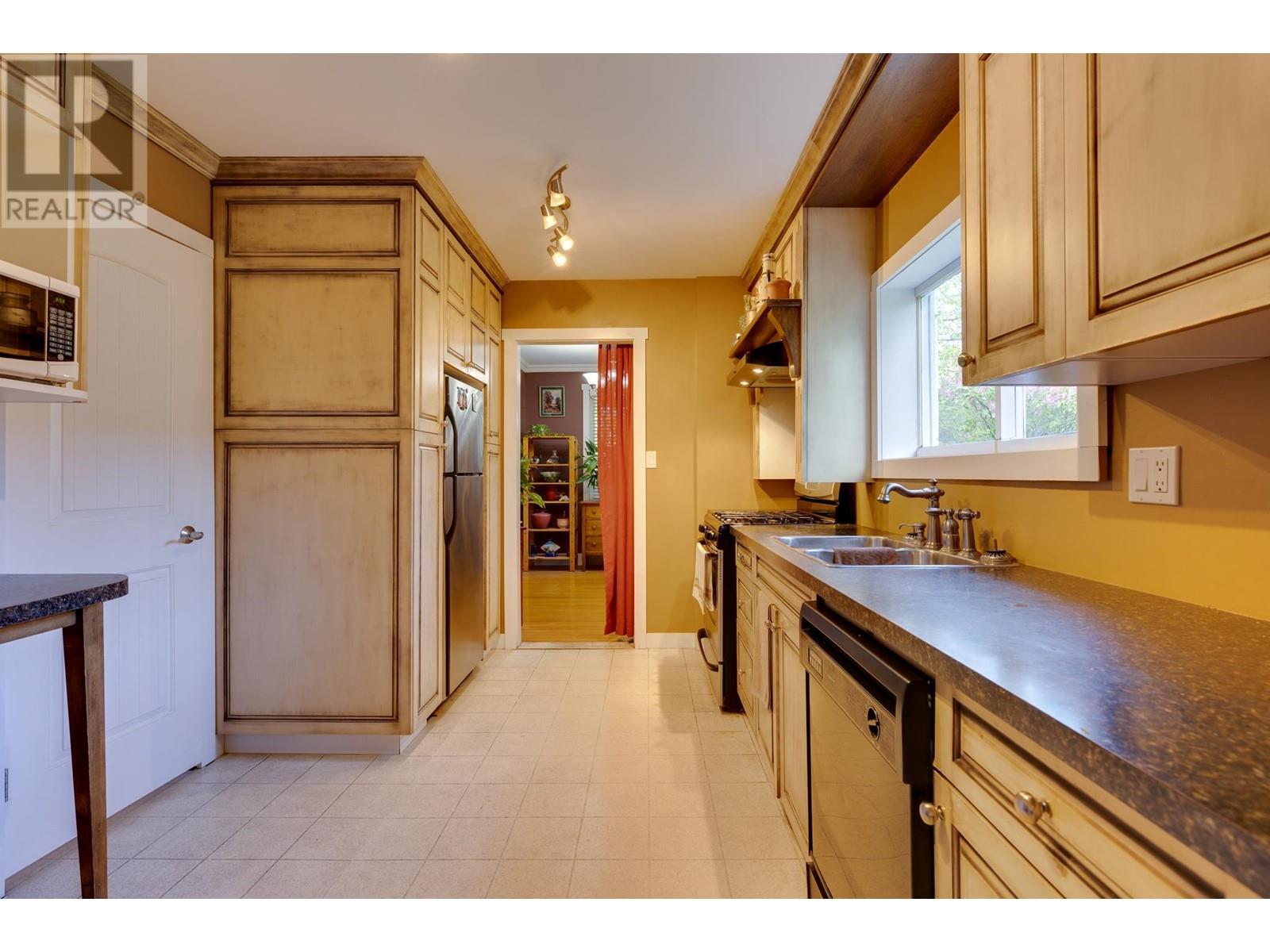 Photo 12 of 1684 5th Avenue, Prince George BC