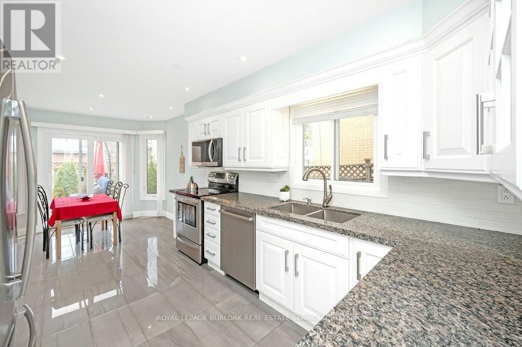 Photo 11 of 274 Honeyvale Road, Oakville ON