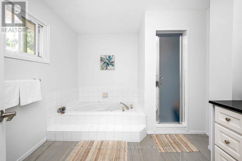 Photo 16 of 274 Honeyvale Road, Oakville ON