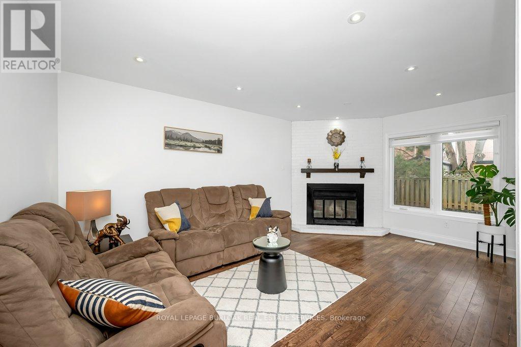 Photo 7 of 274 Honeyvale Road, Oakville ON