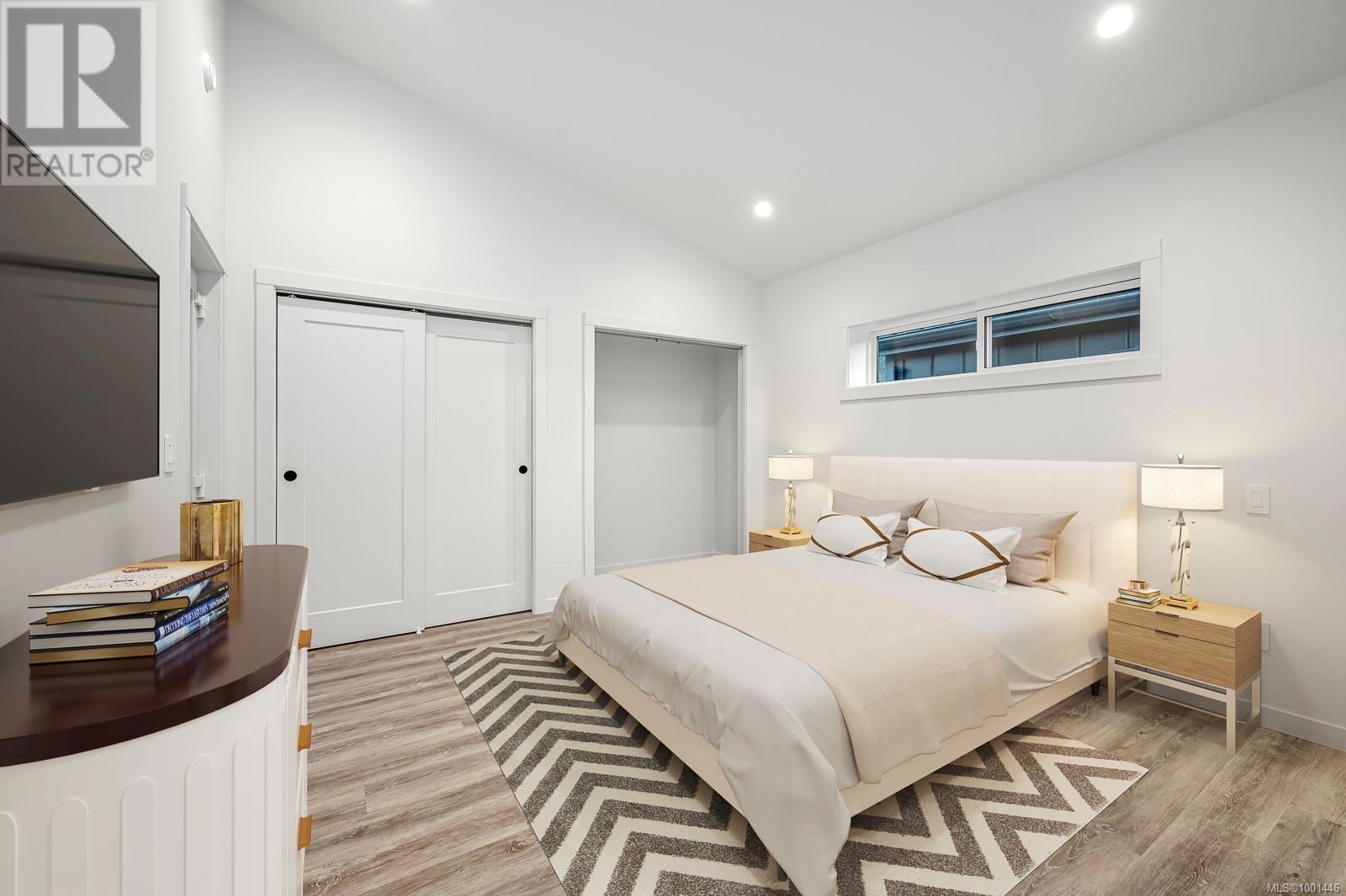 #39 3025 ROYSTON RD - 13