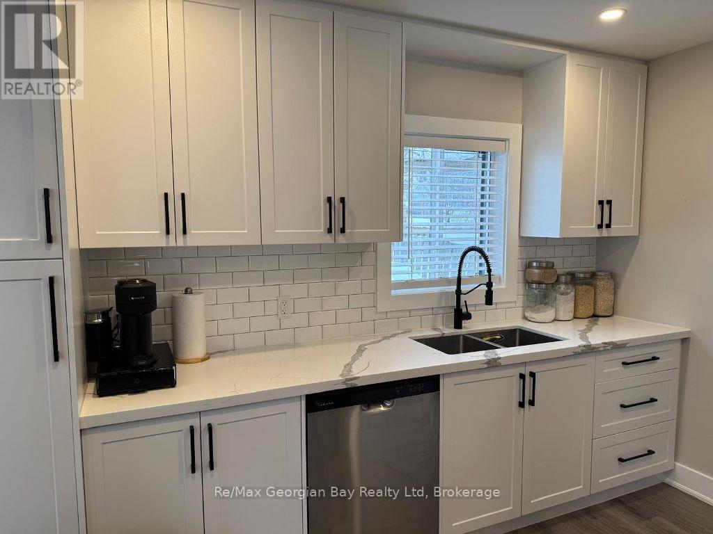 Photo 11 of 334 Rose Crescent, Midland ON