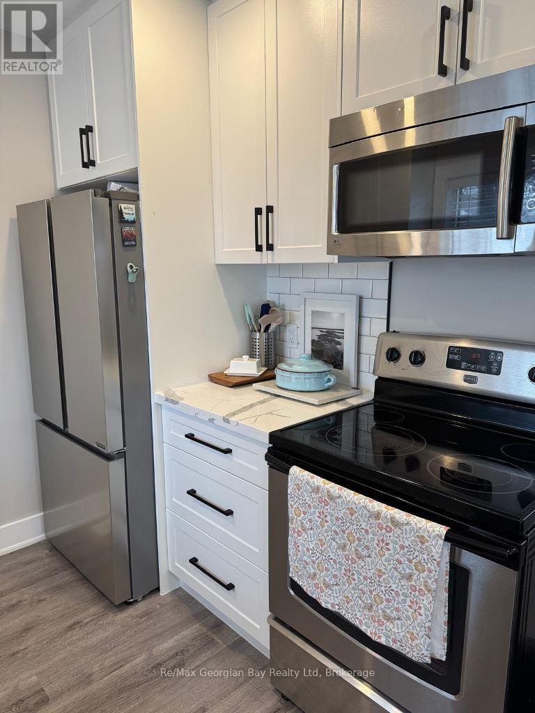 Photo 7 of 334 Rose Crescent, Midland ON