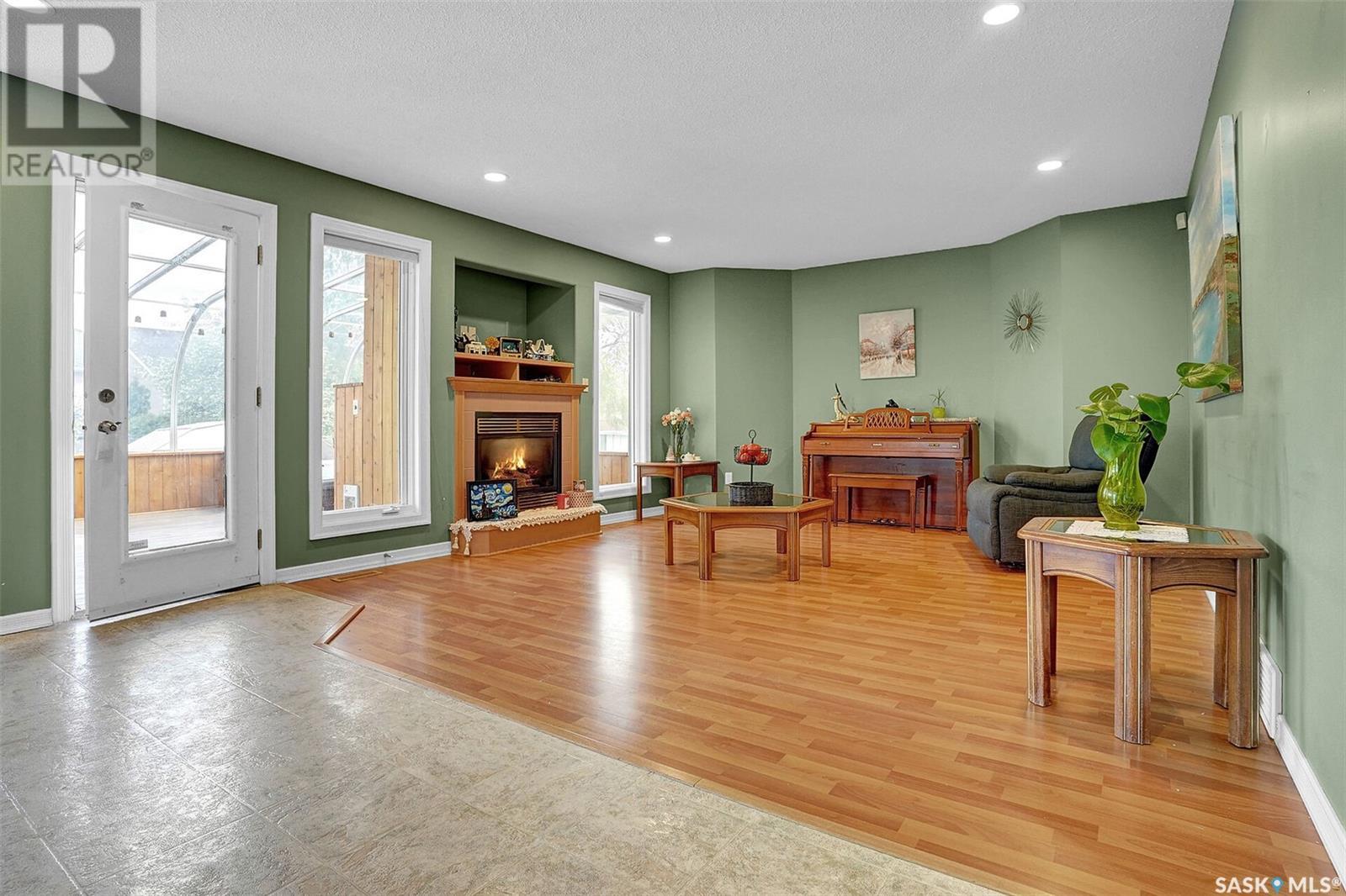 Single Family House 2 Level for Sale in  Deiter BAY Regina 