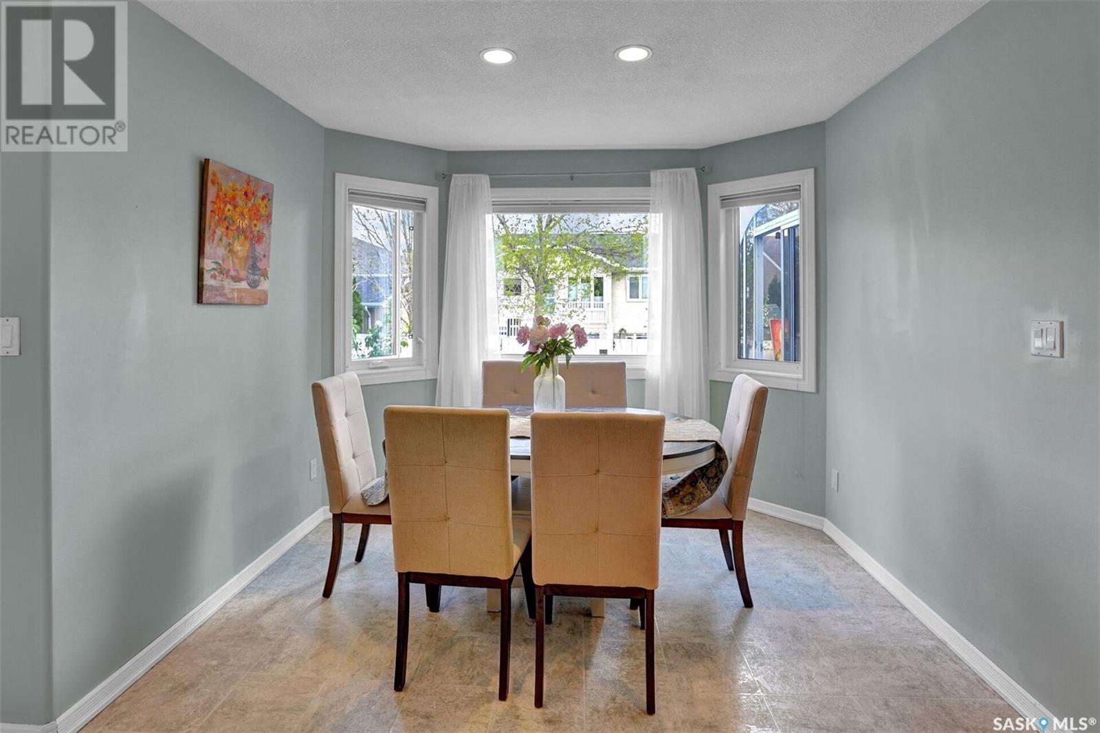 Single Family House 2 Level for Sale in  Deiter BAY Regina 