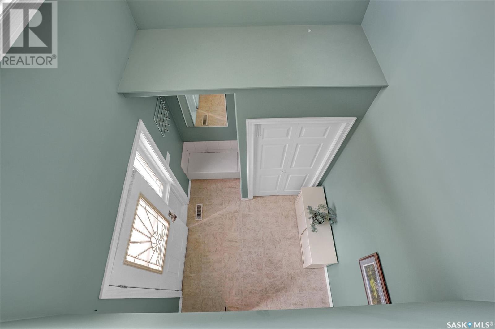 Single Family House 2 Level for Sale in  Deiter BAY Regina 