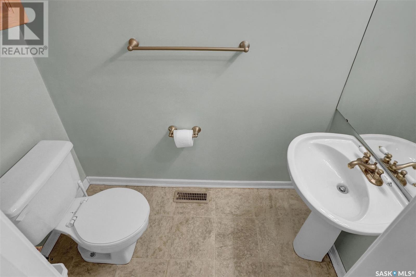 Single Family House 2 Level for Sale in  Deiter BAY Regina 