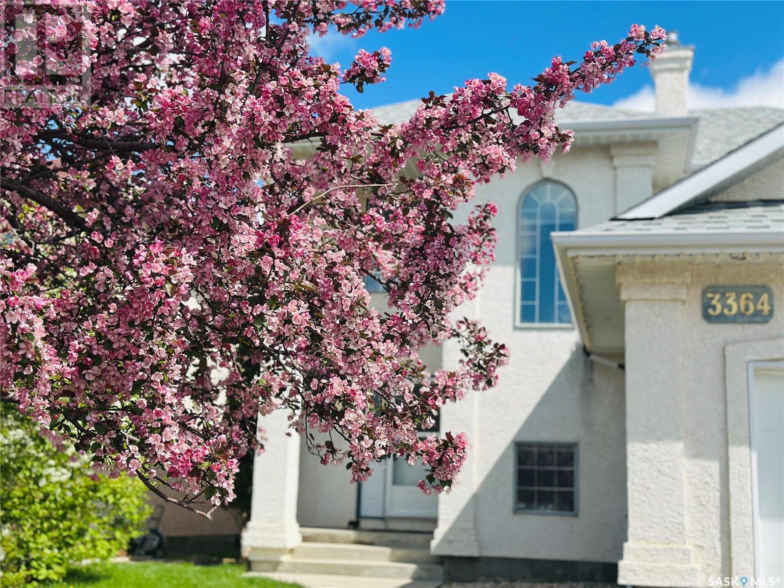 Single Family House 2 Level for Sale in  Deiter BAY Regina 