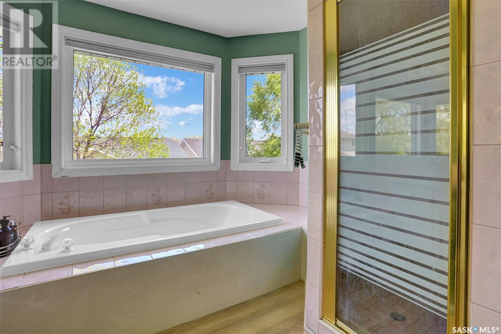 Single Family House 2 Level for Sale in  Deiter BAY Regina 