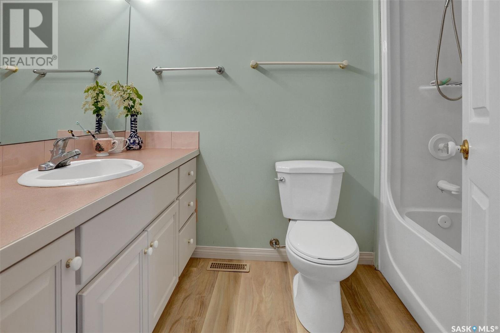 Single Family House 2 Level for Sale in  Deiter BAY Regina 
