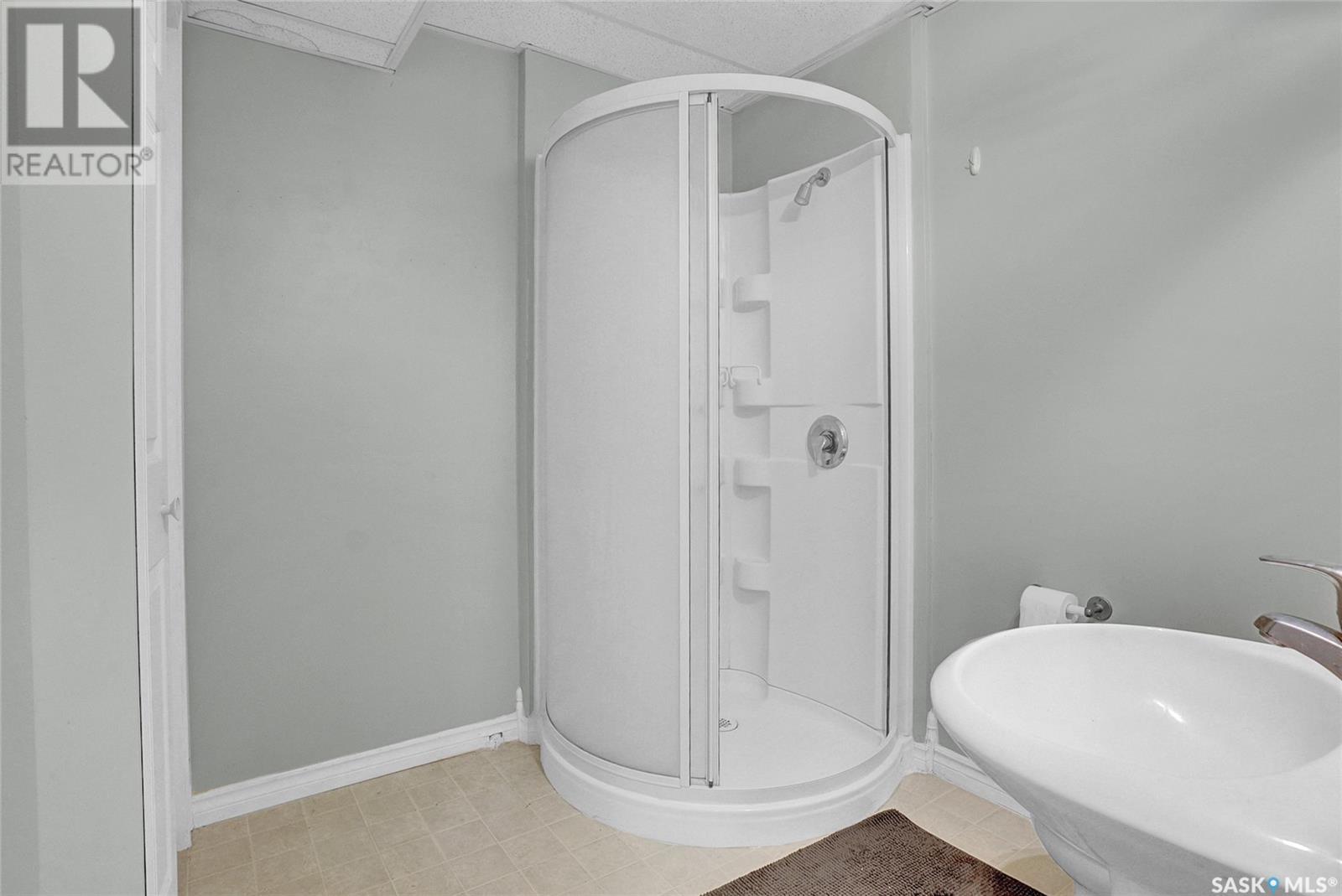 Single Family House 2 Level for Sale in  Deiter BAY Regina 