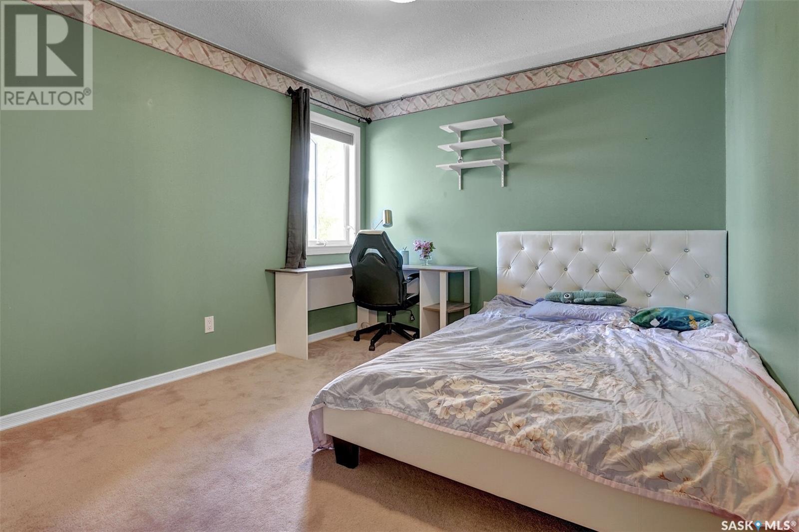 Single Family House 2 Level for Sale in  Deiter BAY Regina 