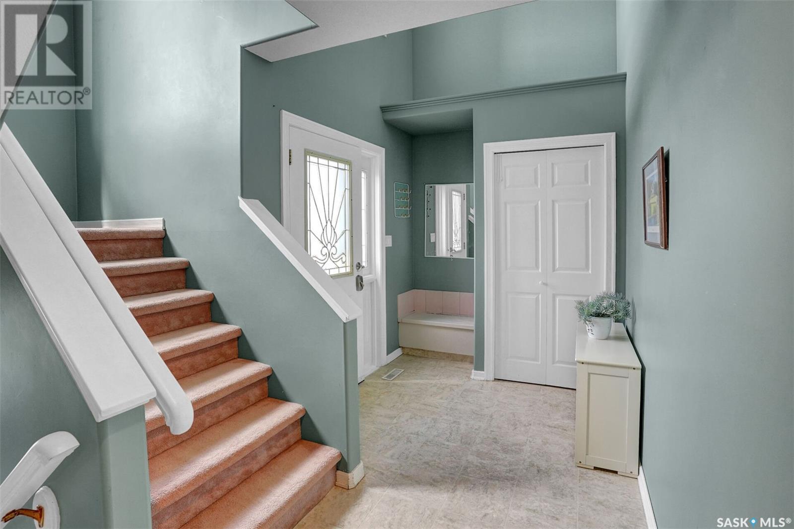 Single Family House 2 Level for Sale in  Deiter BAY Regina 