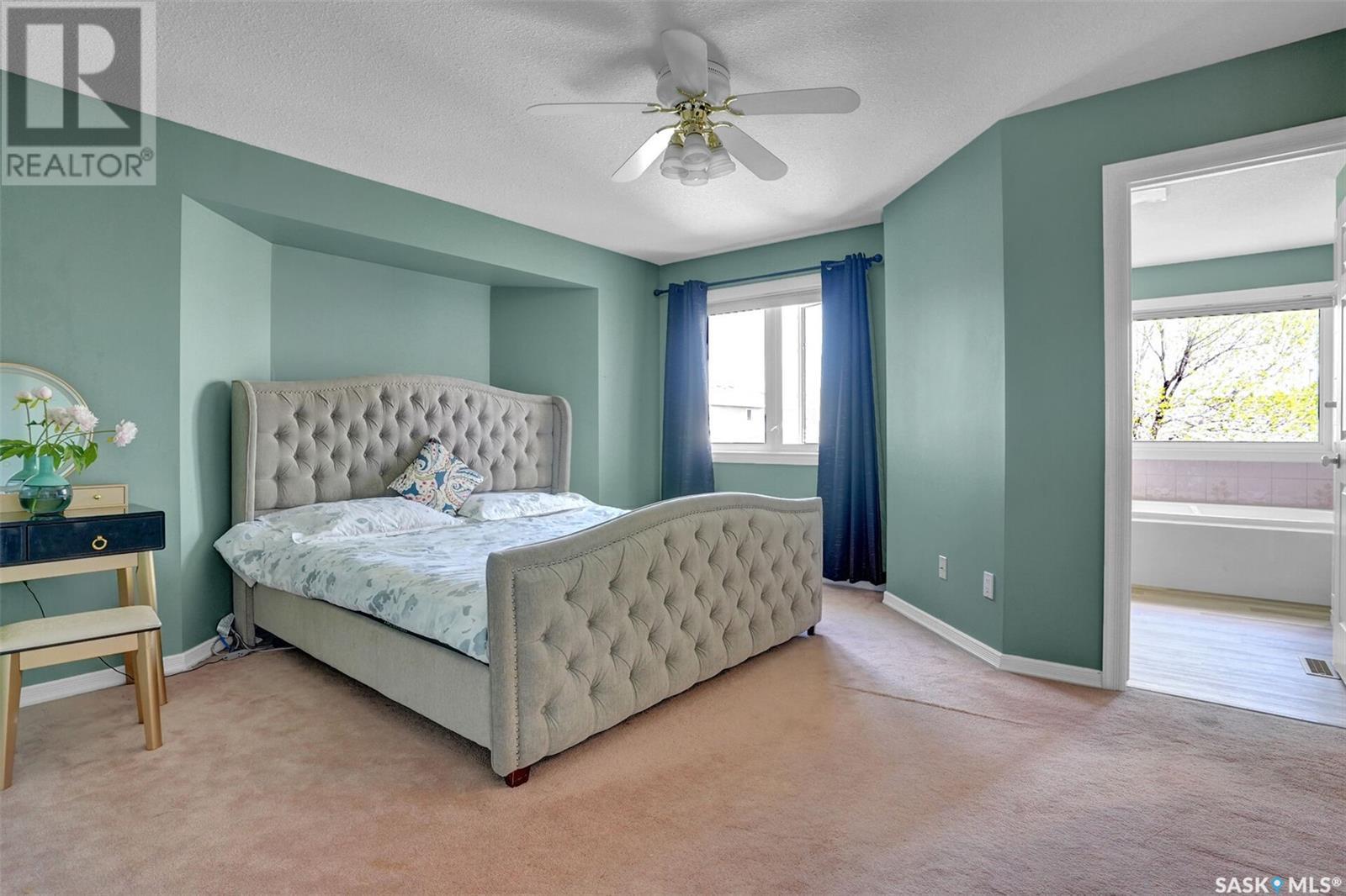 Single Family House 2 Level for Sale in  Deiter BAY Regina 