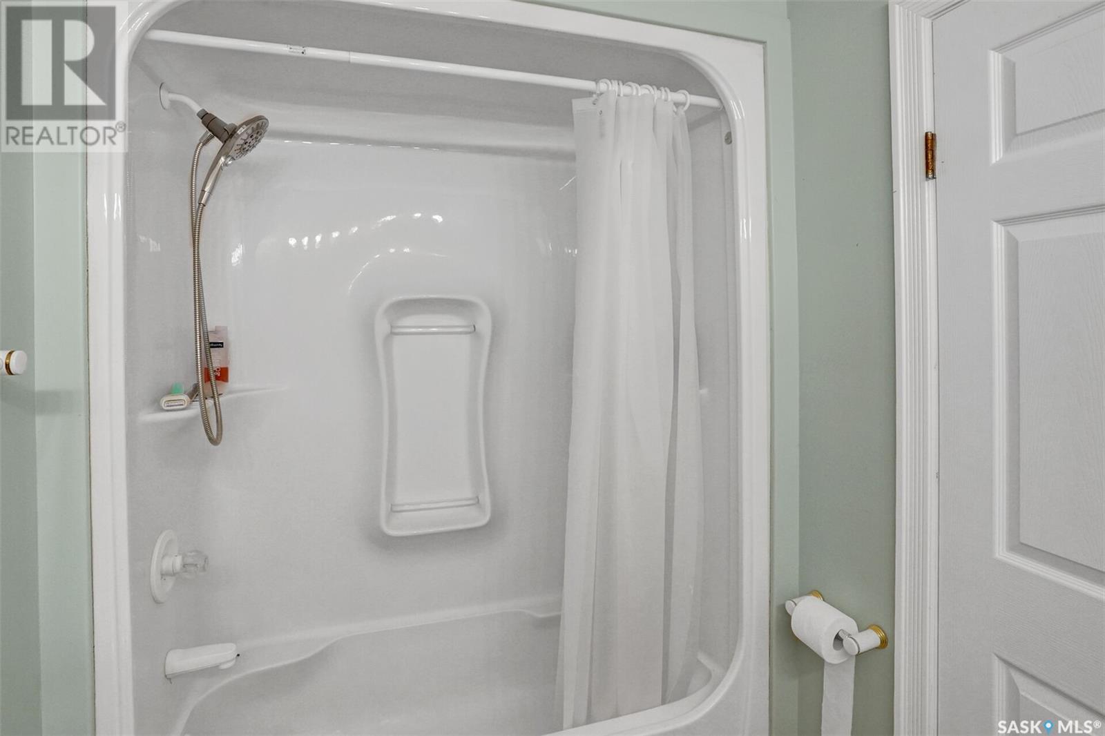 Single Family House 2 Level for Sale in  Deiter BAY Regina 